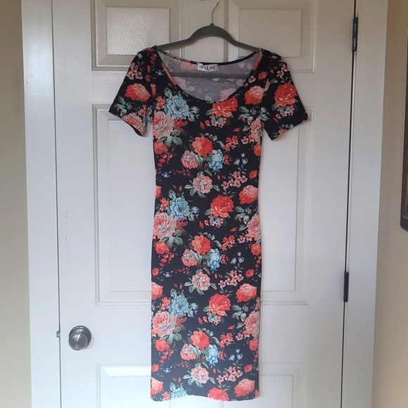 Floral bodycon midi dress - Picture 1 of 8
